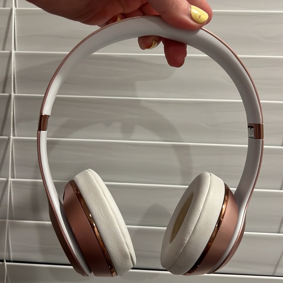 Beats Solo3 rose gold